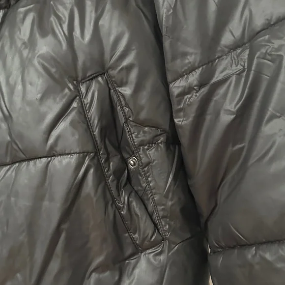 UGG Women's Black Puffer Jacket - Picture 5 of 13